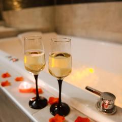 La Suite Romantique avec Jacuzzi au Cœur de Perpignan